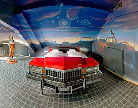 فندق خاص لعشاق السيارات فقط!