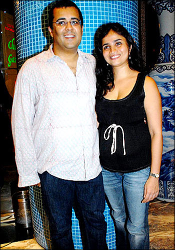 Author Chetan Bhagat Wife Anusha Bhagat Photos | Author Chetan Bhagat Family Photos | Author Chetan Bhagat Real-Life Photos