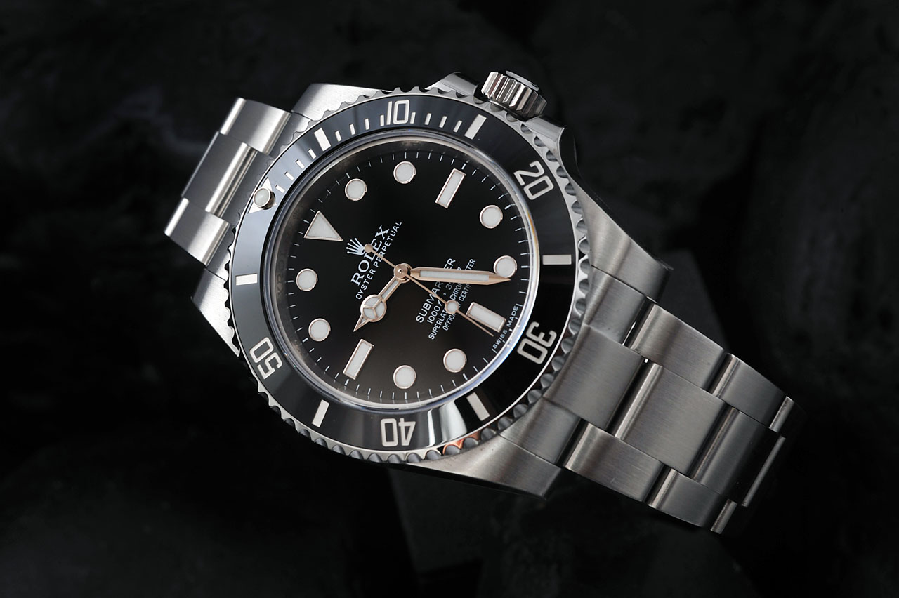 As promissed... here is my review of the new Rolex 114060 Submariner ...