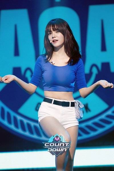 Netizens Praise This Idol's Well Proportioned Figure | Daily K Pop News