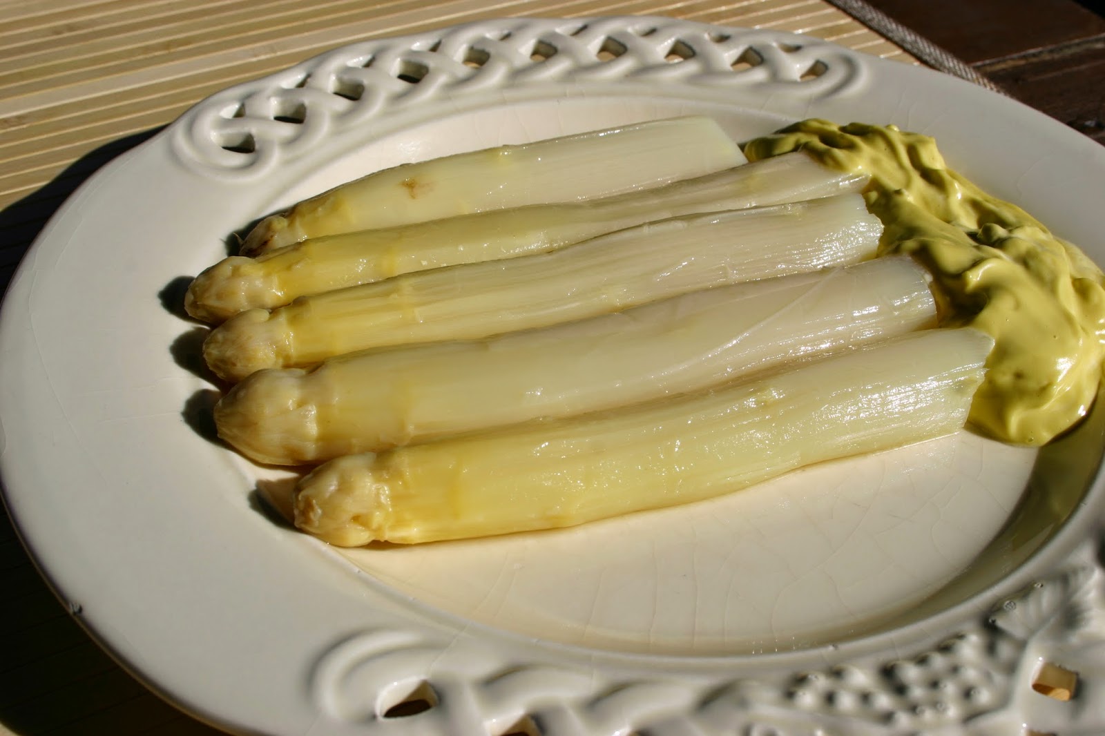 hoy hemos comido...: Espárragos blancos frescos con mayonesa