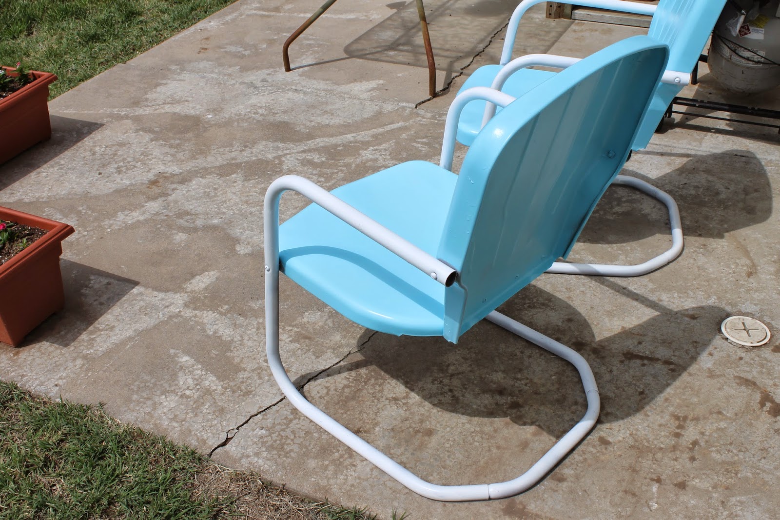 Lyndi's Projects: Outdoor Metal Chairs Get a New Look
