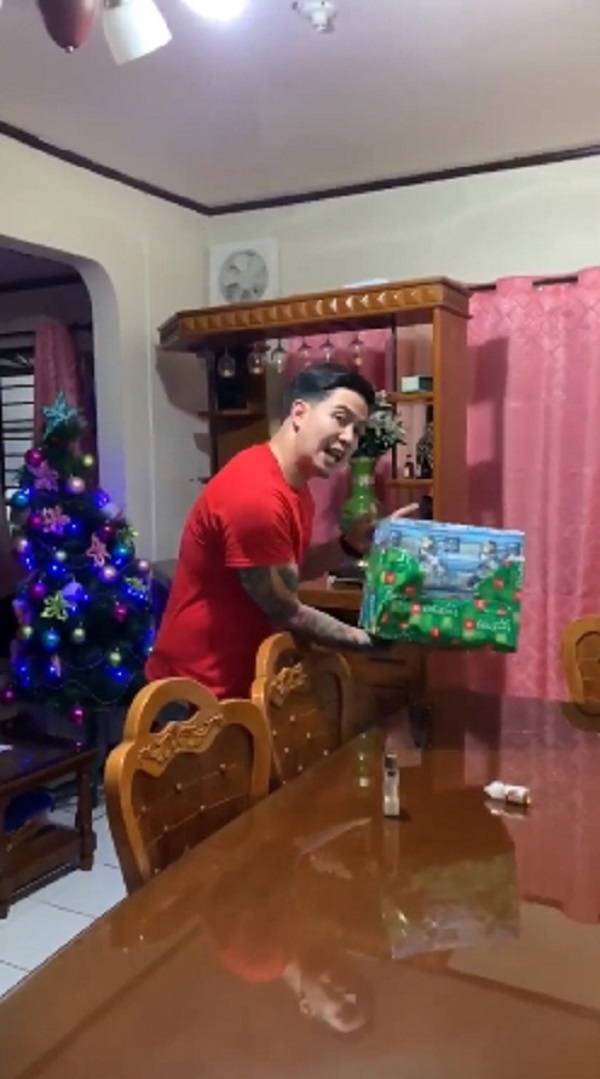 Son surprises mom with impressive gift in ‘Kwarta o Kahon’ game for Christmas