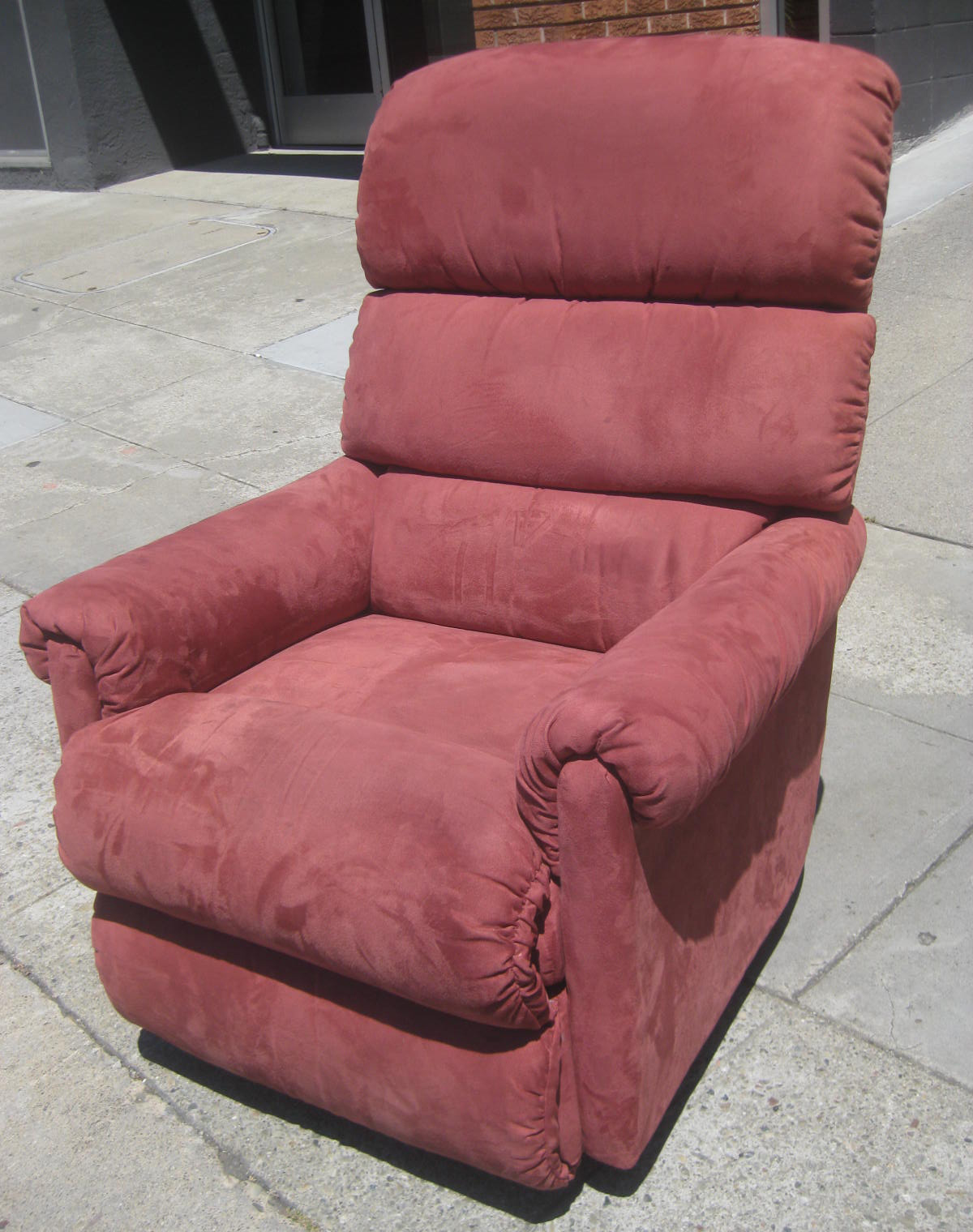 UHURU FURNITURE & COLLECTIBLES SOLD LaZBoy Recliner 70