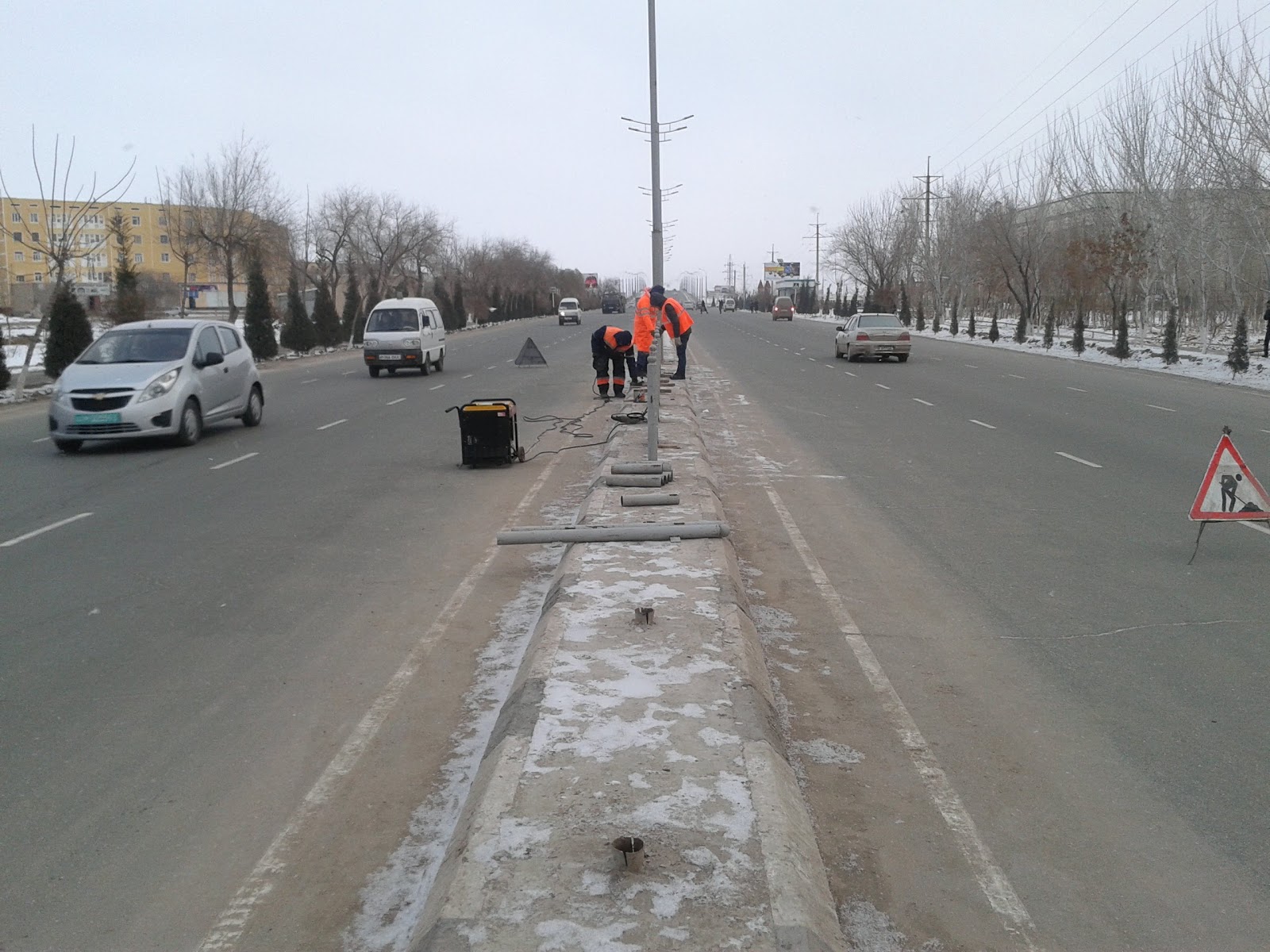 трасса р-21 «кола». главная дорога. дорожный знак 2. шоссе главная дорога. трасса р-21 «кола».