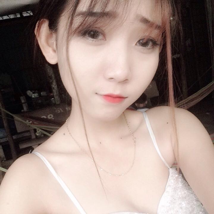 Binz Nguyễn da trắng mặt xinh vếu bự