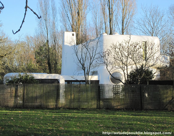 Janvry - Maison Fougère et Brauner - Centre d'art  Auteurs du projet: Henri Mouette, Pierre Székely.  Construction:  1969-1974