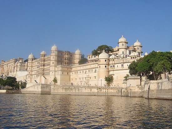 WORLD THOUGHTS: City Palace of Udaipur (INDIA)