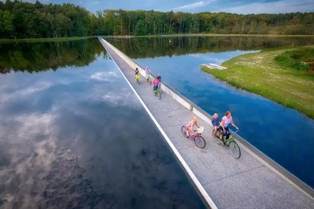 Sensasi Cycling Trhough Water Atau Bersepeda Melalui Air di Limburg Belgia