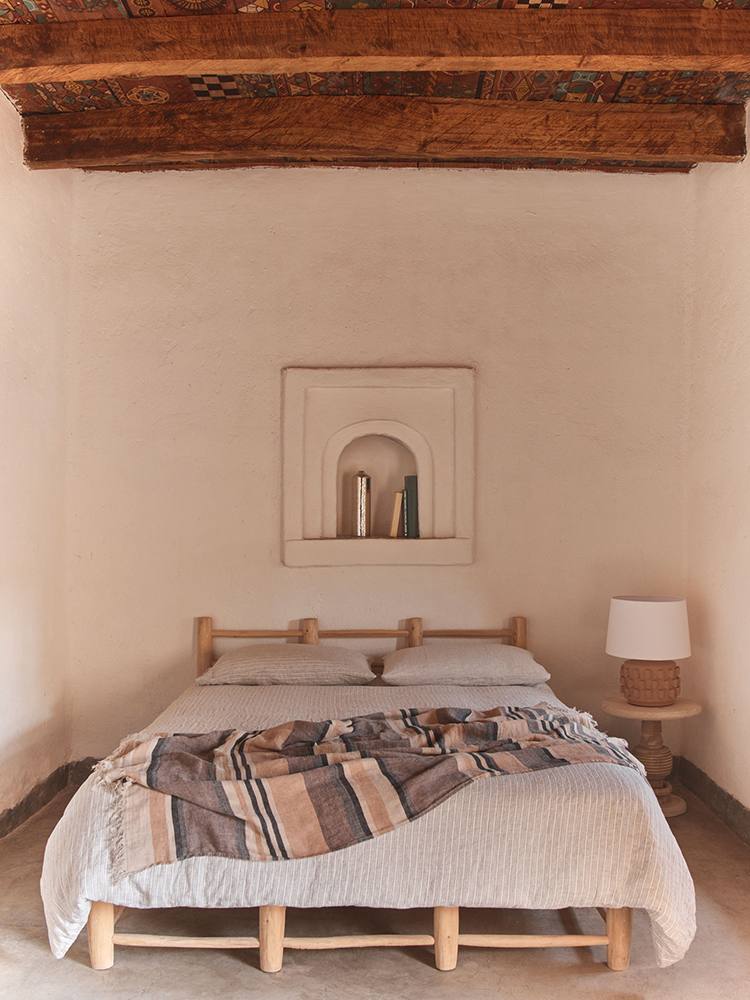 Understated summer luxury by Zara Home, Zara Home Spring Summer 2019 Editorial, rustic bedroom decor, contemporary country interior design