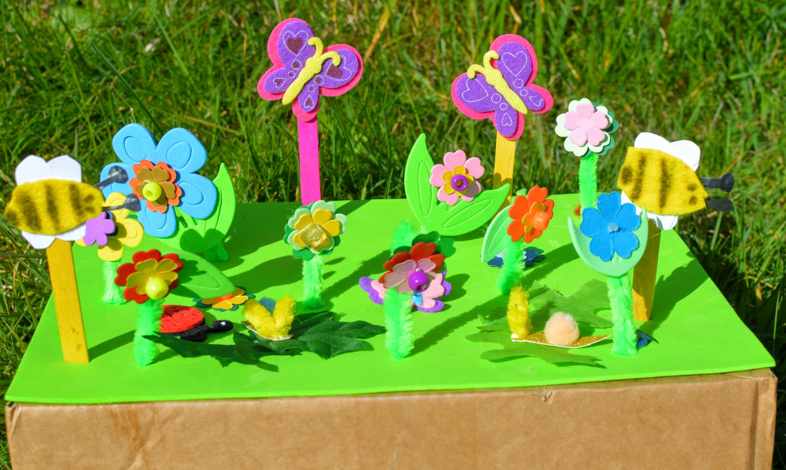 Craft Make a Mini Beast, Flower and Bug, Garden Play Scene Diary of