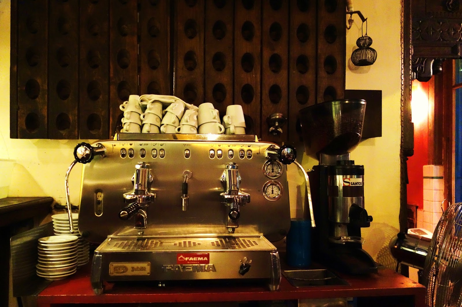 Nos Adresses La Pharmacie, bar à vins tout en finesse 22 rue Jean