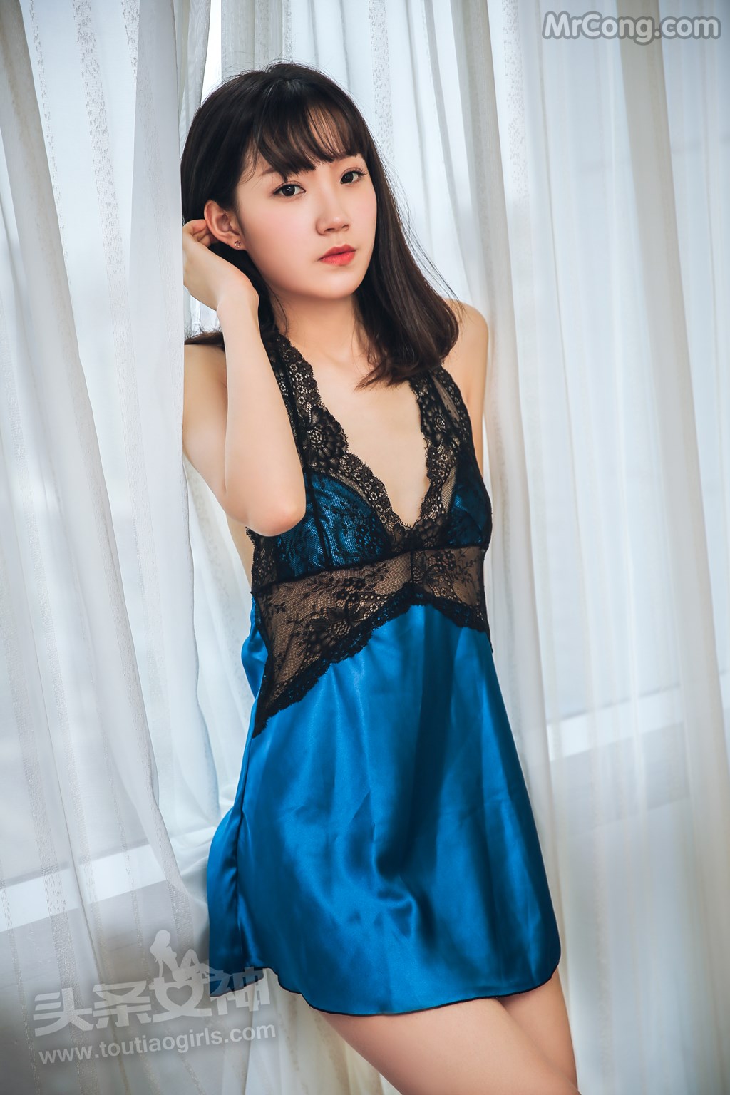 TouTiao 2017-07-07: Model Lucy (18 pictures)