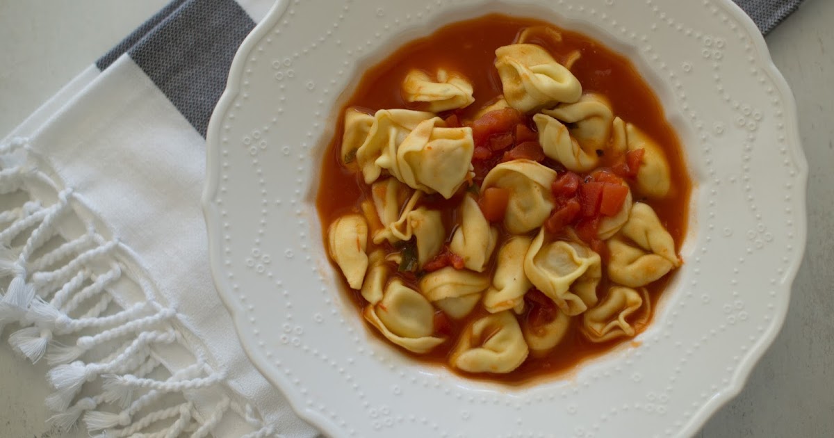 Domestic Fashionista: Easy Tortellini Soup