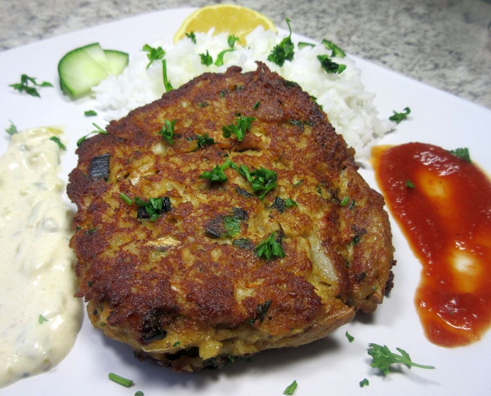 Tess Cooks4u Crab cakes with a side salad. Friday night