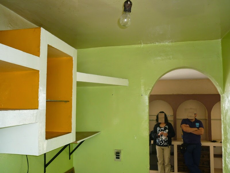 La taberna de la cuadrilla: Gabinetes construidos con tablaroca.