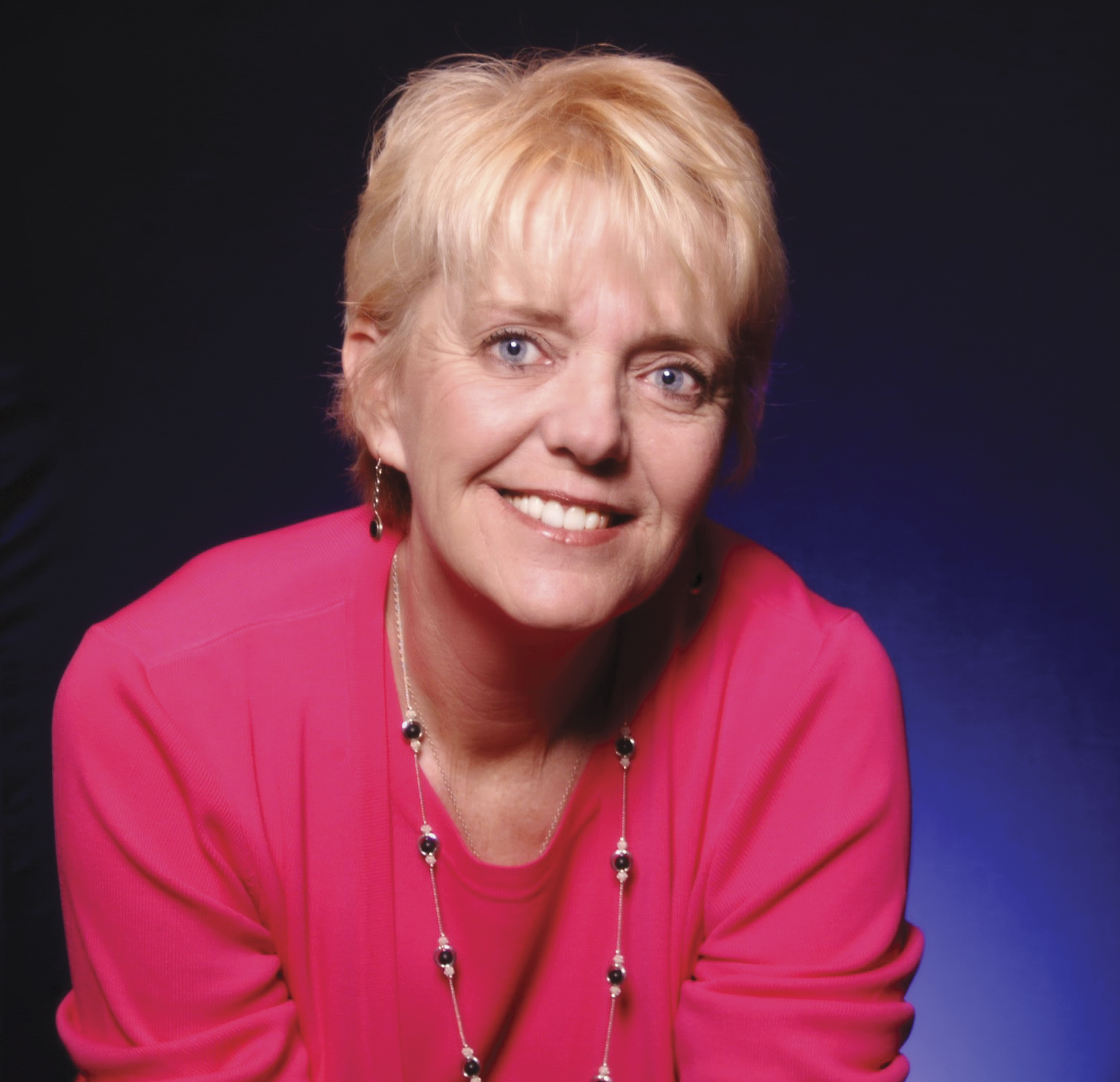 Win Maid Under The Mistletoe by Maureen Child (US)