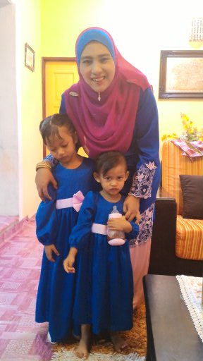 MOTHER N TWO PRINCESS
