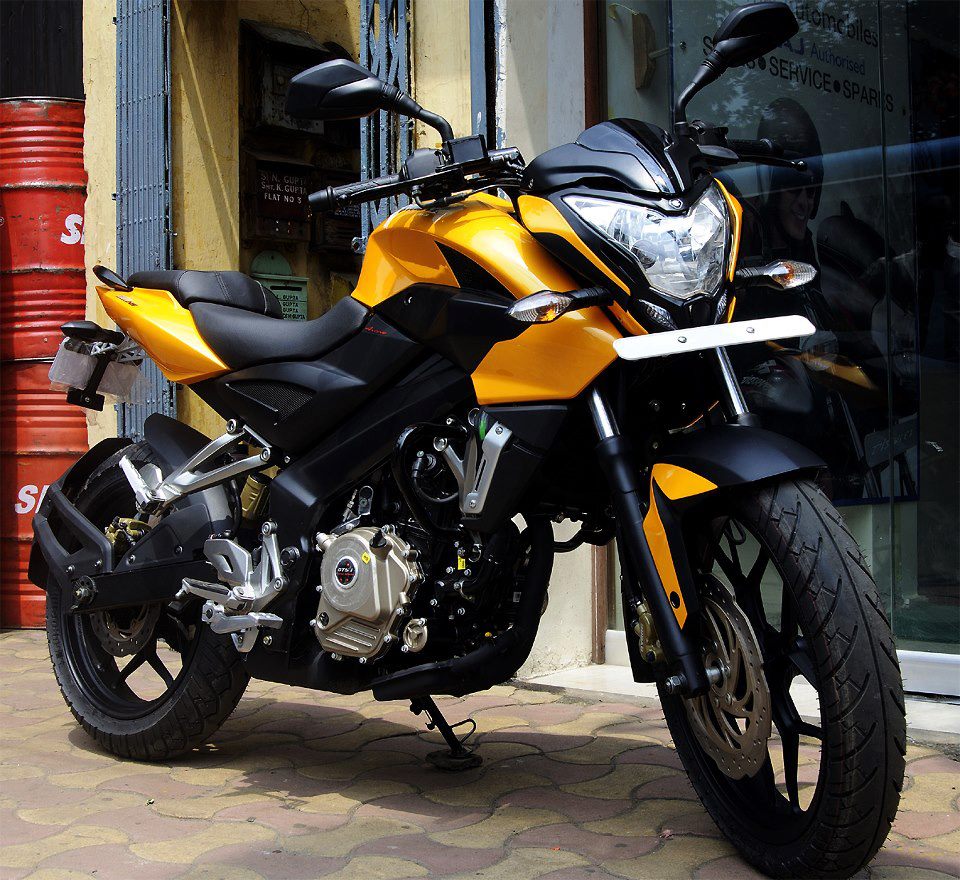 Big Flash Games: Bajaj Pulsar 200 NS