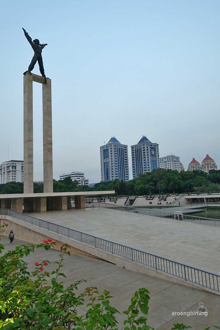 monumen pembebasan irian barat
