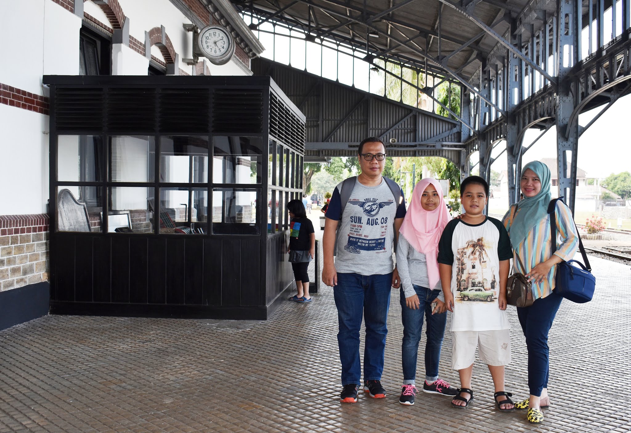 naik kereta wisata sejarah di museum kereta api ambarawa indonesia diesel uap traveling nurul sufitri mom lifestyle blogger