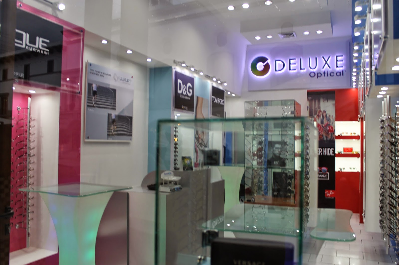 NUEVA APERTURA DE EXCLUSIVA ÓPTICA “DELUXE ÓPTICAL” EN PASEO CAYALÁ