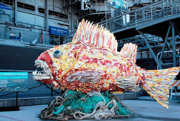 05-Angela-Haseltine-Pozzi-Washed-Ashore-Ocean-Pollution-Art-Sculptures-www-designstack-co