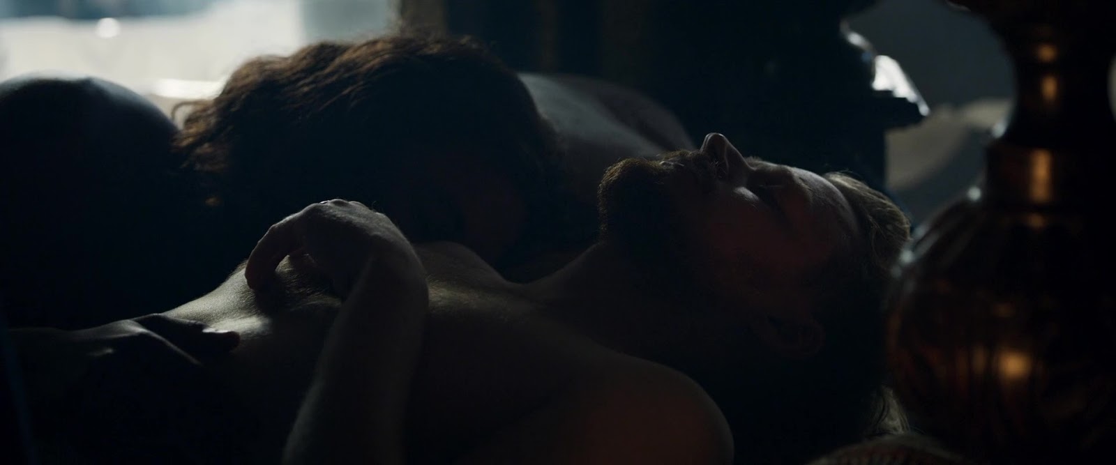 Ismael Cruz Córdova nude and Jack Lowden shirtless in Mary Queen Of Scots.
