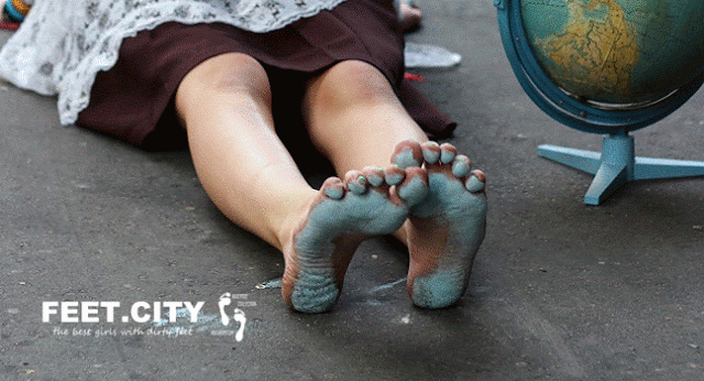 Karinas feet. Ступни подростка. Ступни в школе. Школа barefoot. Feet школа.