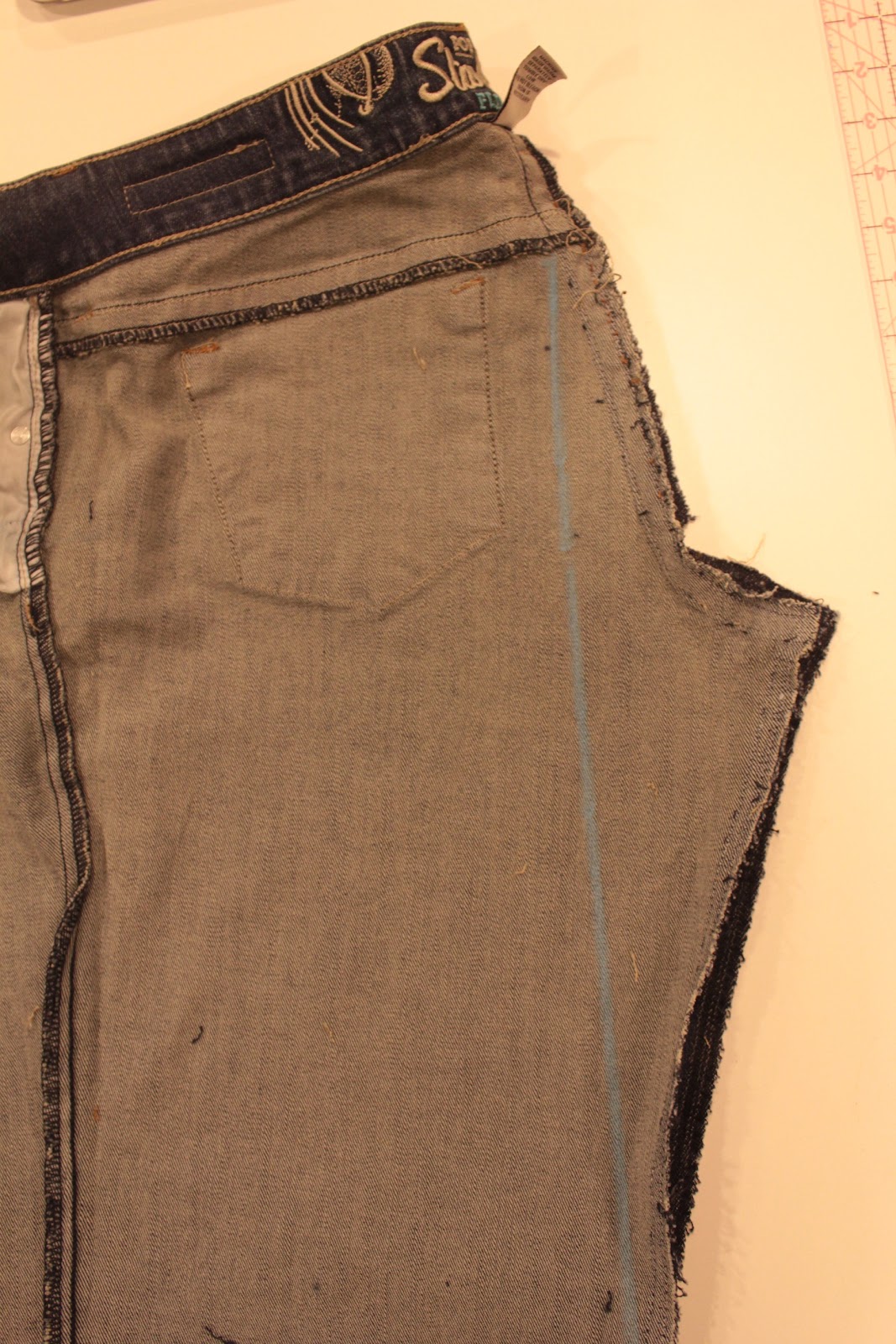 Bella Jean Boutique: Tutorial...Turn Your Jeans into a Skirt