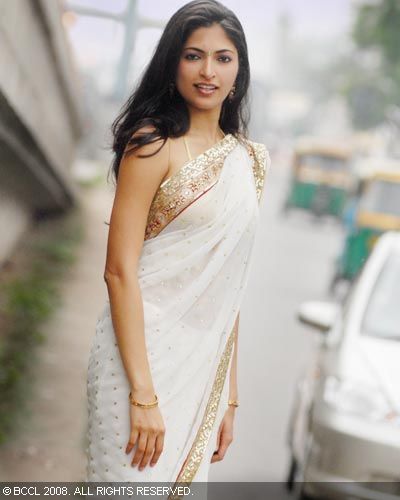 Parvathy Omanakuttan navel - Parvathy Omanakuttan Hot Pics