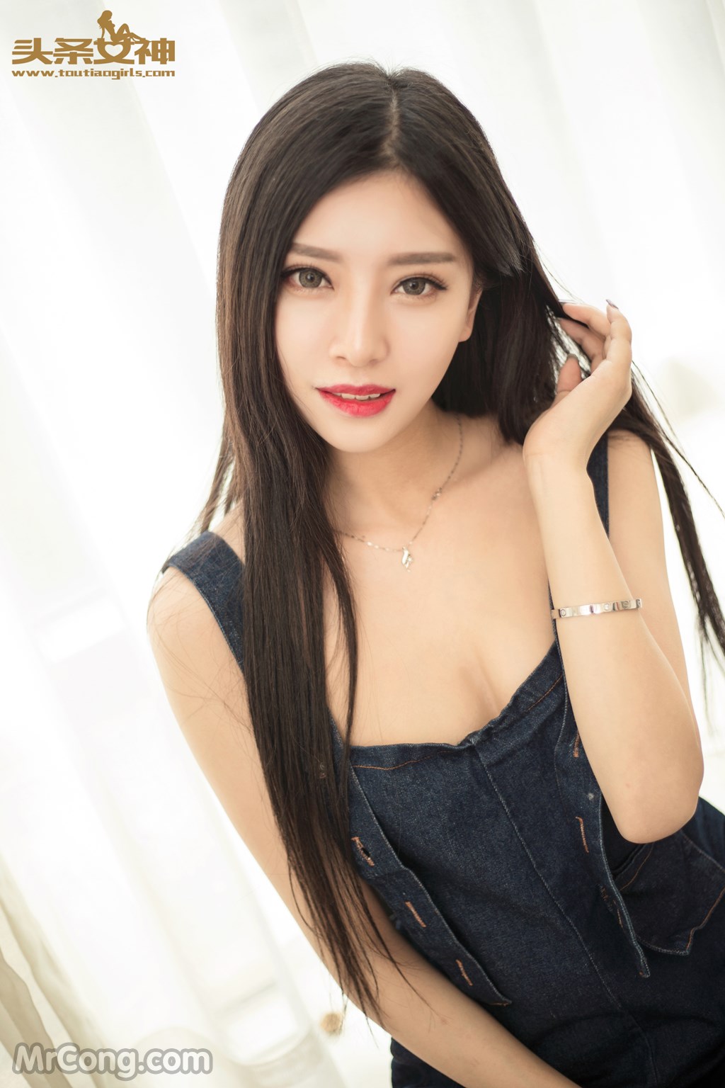 TouTiao 2016-06-03: Model COCO (42 photos)