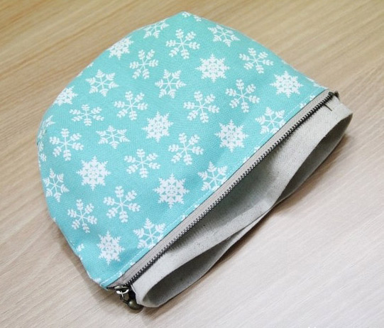 Step by Step Sewing Tutorial in Pictures.  DIY Make Up Bag.
