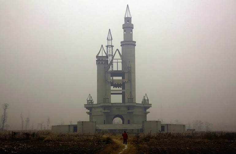 5.+The+abandoned+Wonderland+Amusement+Park+outside+Beijing,+China