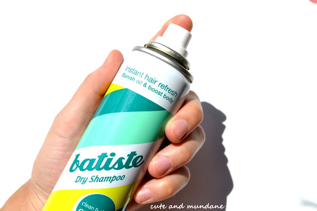 Batiste - Original Scent Dry Shampoo | 10 Dry Shampoos You Shouldn’t Do Summer Without, check it out at //makeuptutorials.com/dry-shampoos-makeup-tutorials/