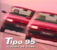 Campanha de 1995 do Fiat Tipo com a letra da canção "O Que é, o Que é?".