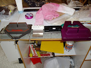 Der Junior Bond Schlitten ist auf der linken Seite des Bildes zu sehen und .