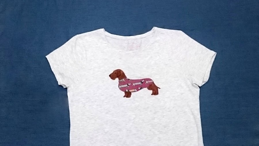 camiseta con aplicaciones