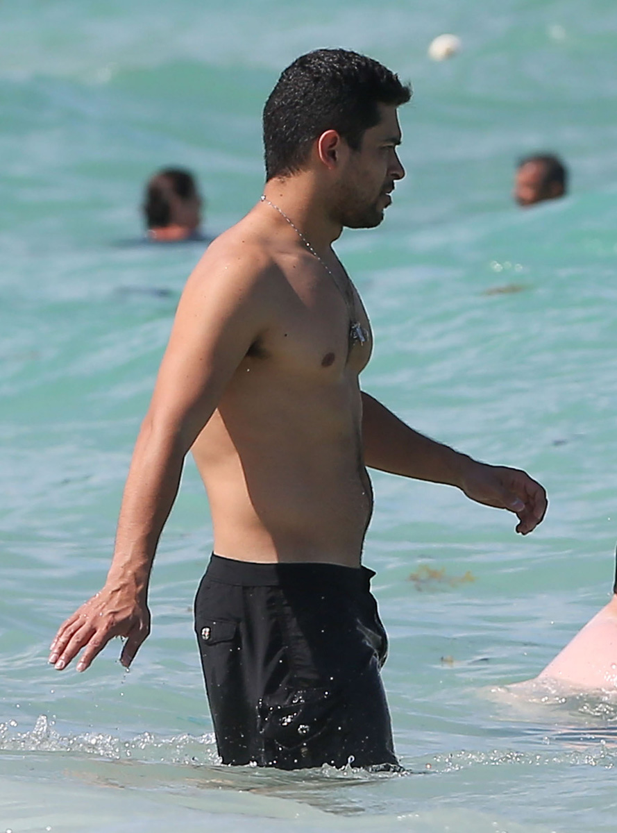 Former That '70s Show star Wilmer Valderrama was spotted shirtless at ...