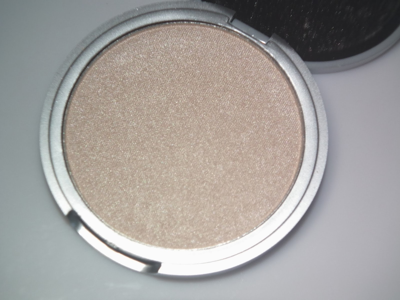 The Balm Mary Lou Manizer Swatches & Review 
