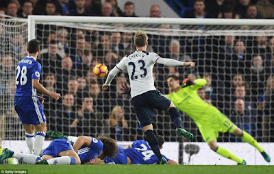 b Victor Moses on fire as Chelsea comes back from goal down to defeat Tottenham 2-1 (photos)