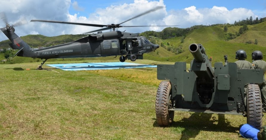 Fuerza Aérea transporta obús del Ejército hacia el municipio de Anorí