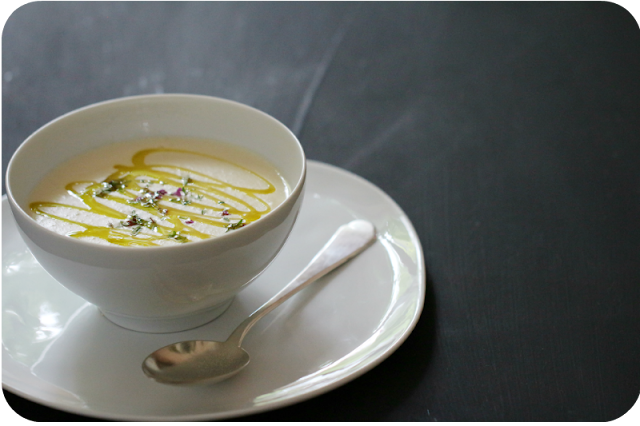 Aus meinem Lieblings-Kochbuch: Weiße Bohnencrèmesuppe mit Olivenöl und ...