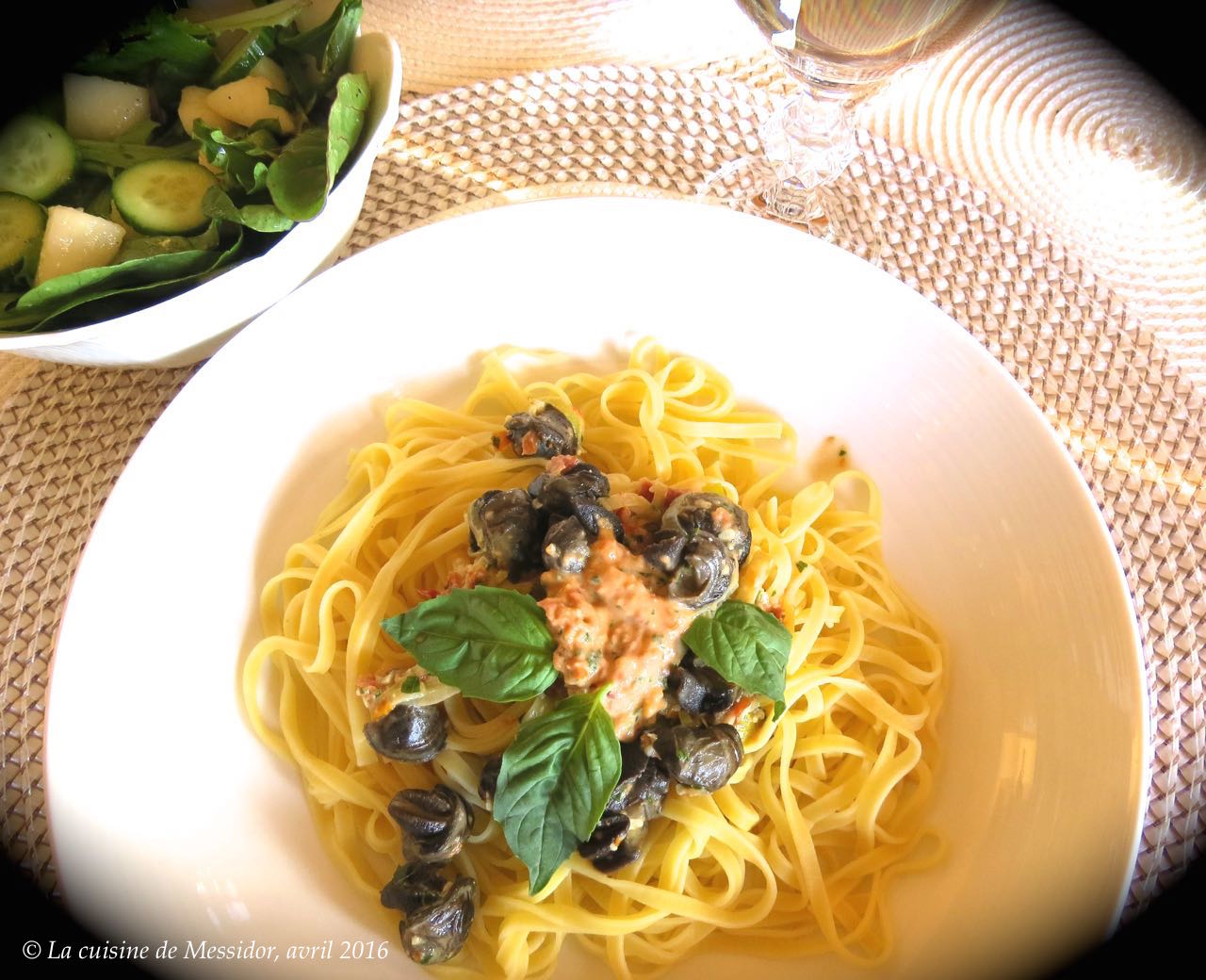La cuisine de Messidor Escargots sur pâtes à la crème de pesto rosso