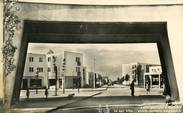 Bobigny - Cité de l'Abreuvoir - Avenue Edouard Vaillant.  Architectes: Emile Aillaud, Jean Vèdres  Polychromie: L. Vèdres, Fabio Rieti  Projet / Construction: 1952 à 1962