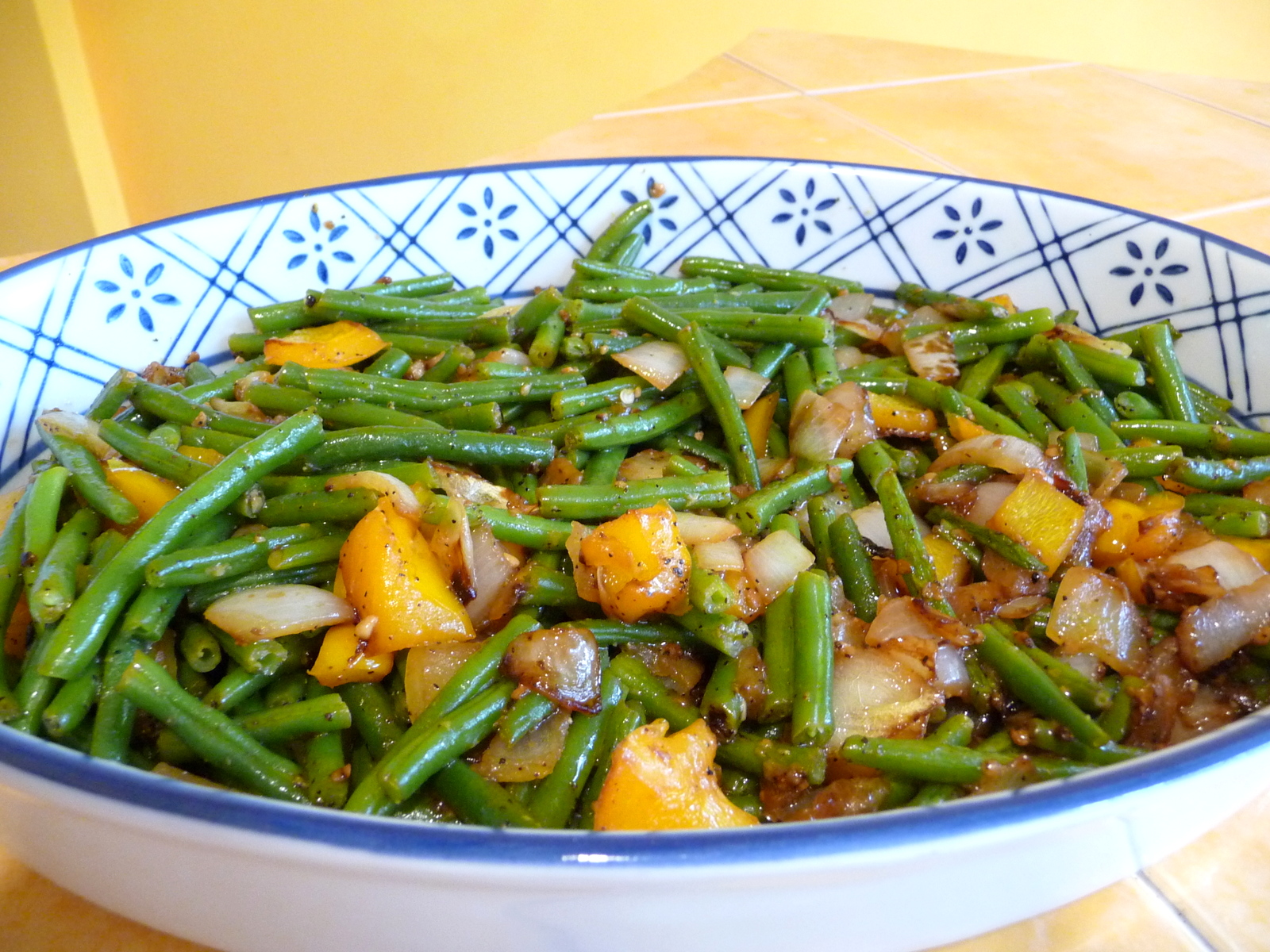 SPLENDID LOWCARBING BY JENNIFER ELOFF BUTTERY GARLIC GREEN BEAN MEDLEY