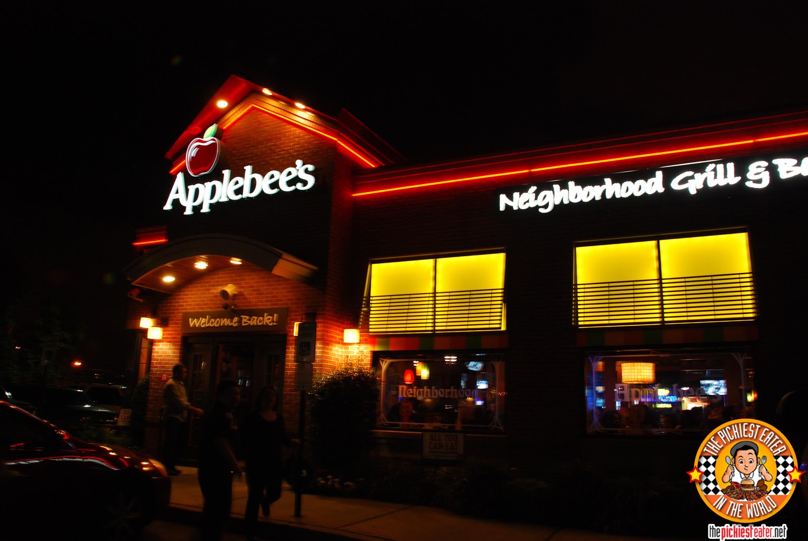 THE PICKIEST EATER IN THE WORLD THROUGH THE TUNNEL TO APPLEBEE'S!