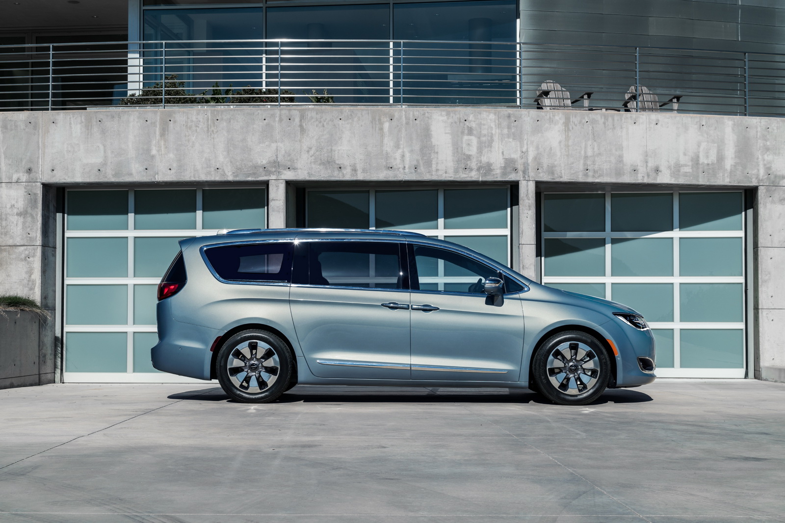 Is Chrysler Bringing An AllElectric Pacifica To The 2017 CES? Types cars