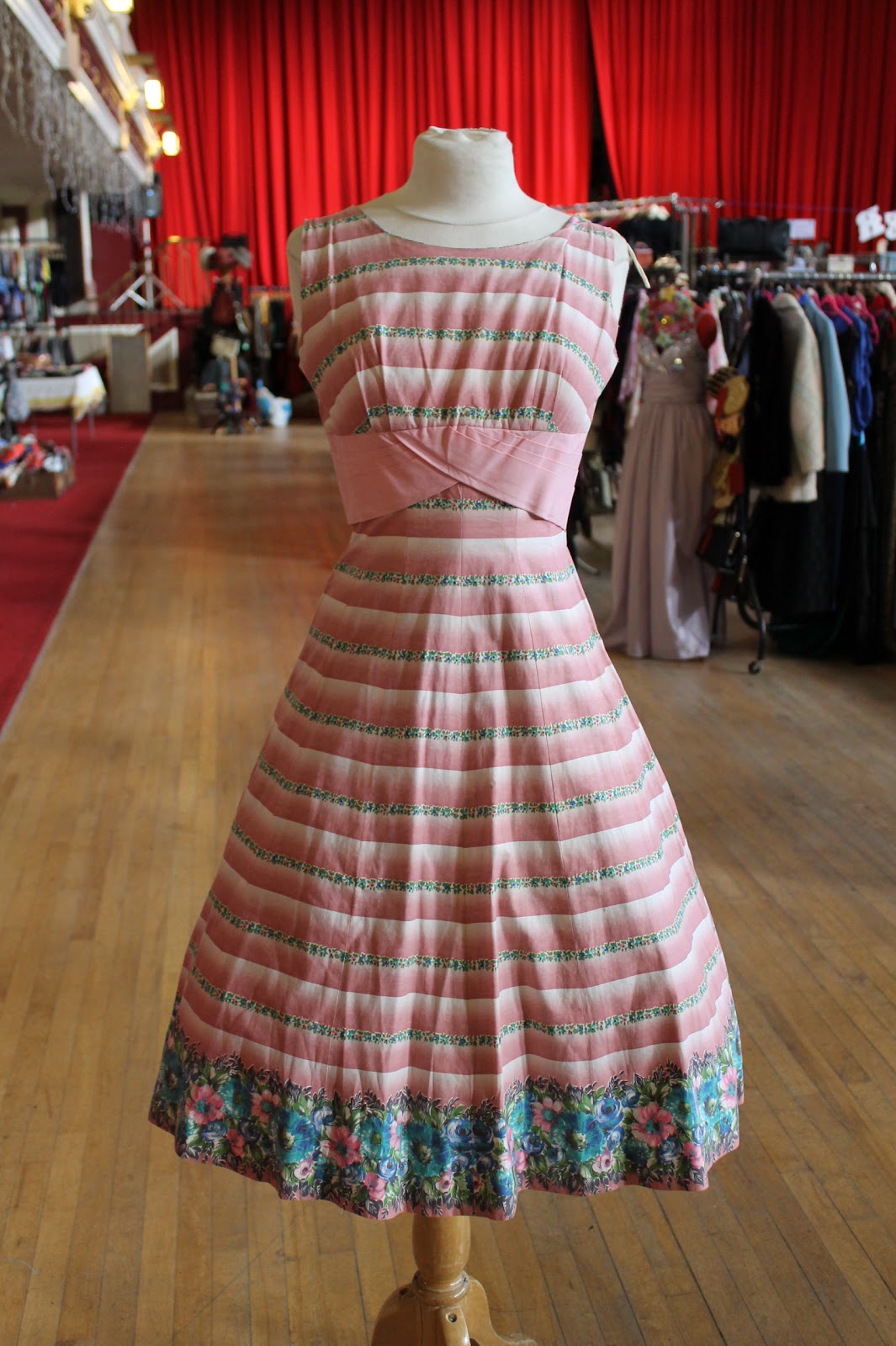 LouLou's Vintage Fair Dating Vintage Dresses 1950s