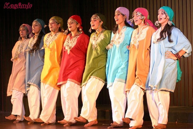 A wonderful group of Kashmiri girls in traditional Pheran performing the Kashmiri folk dance.